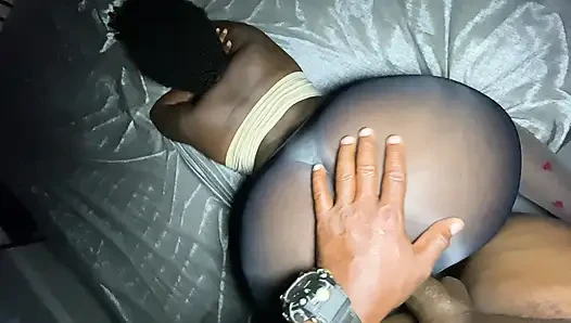 Cornudo Humillado Mientras Su Mujer Disfruta Verga Real en Casa