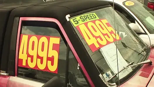 Cewek-cewek hot rambut pirang dan rambut cokelat lagi asik fingering sampai orgasme liar