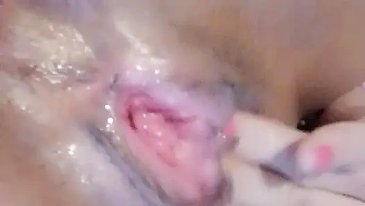 Она обожает тереть себя своим огромным мышлением о своем любимом