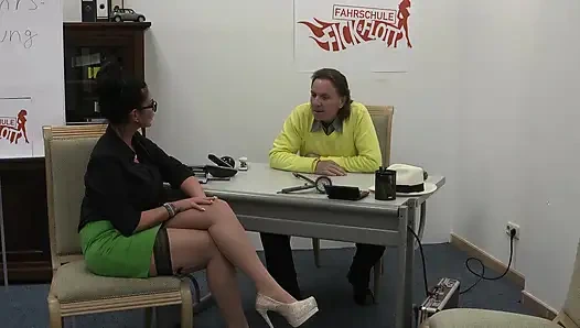 Sürücü Kursu Baştan Çıkarma Vahşi Sikişiyor