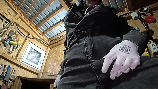 Orta yaşlı seksi kadın gırtlağına kadar alıyor ve mastürbasyonla azdırıyor - deve tırnağı, memeler ve döl oyunu