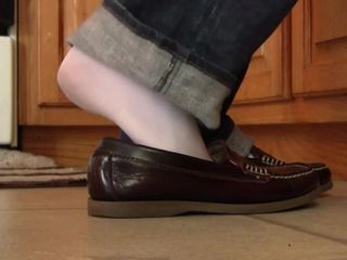 Caroline shoeplay Sperry while doing dishes PREVIEW