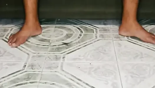 Aku bikin adik tiriku nyepong kontolku di sofa sebelum suaminya tiba