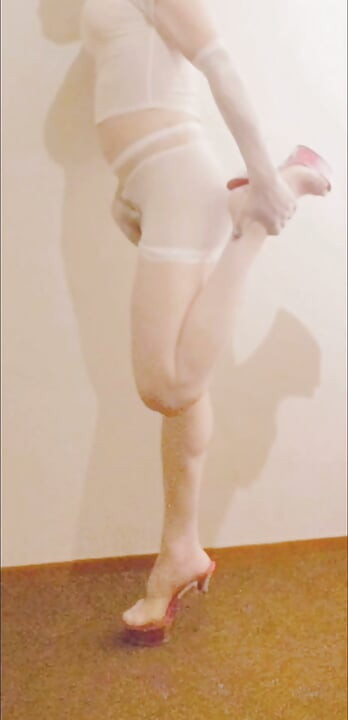 Nylon fetiche tgirl sroke e provoca seu pau sobre fetiche