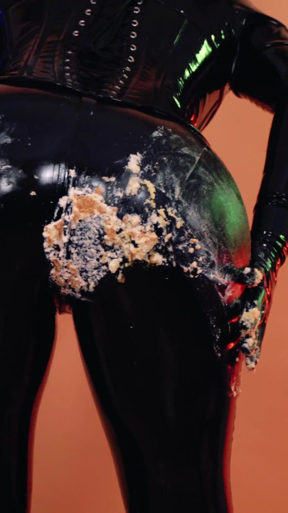 Sexy latex fetish video birthday cake splosh!