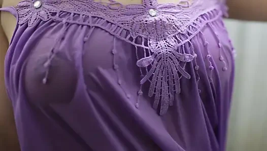 Saten tesettürlü sürtük buharlı duş alıyor - kalın büyük göt ıslanıyor ve her yere fışkırtana kadar sert mastürbasyon yapıyor!