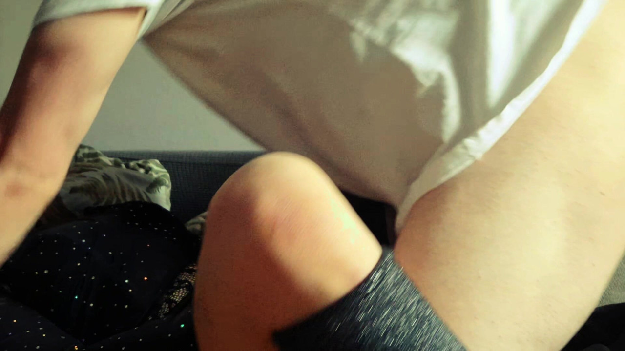 Hãy làm tôi mạnh bạo ở đây !!