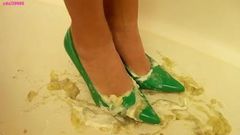 ตัวอย่างส้นรองเท้าส้นสีเขียวของ Bella green