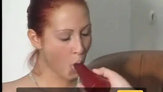 Лесбиянки в колготках лижут киску и страстно трахают дилдо