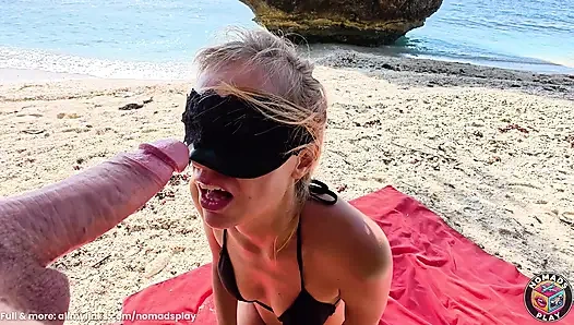 Tuzlu hava, tuzlu taşaklar - halka açık plajda gırtlağına kadar