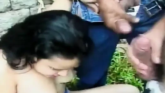 Pelacur Brasil dientot sementara temannya menikmati schlong keras di pantatnya