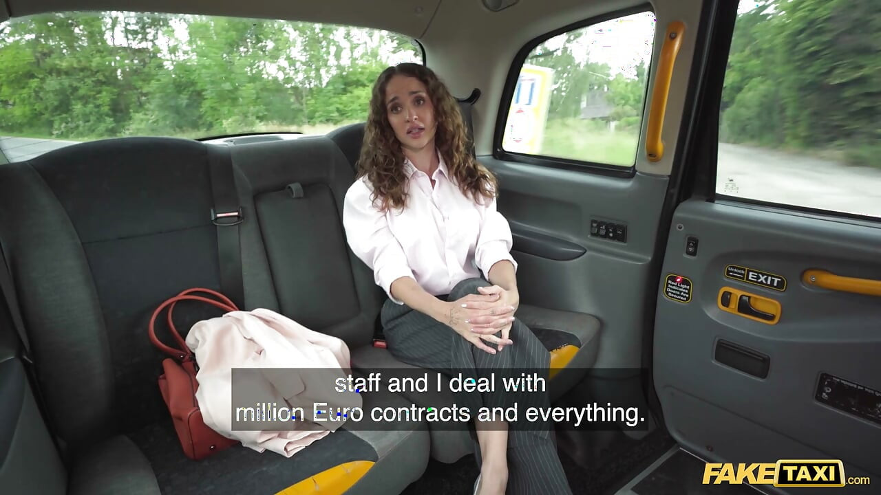 Min stora svarta kuk knullar en bossig VD rakt i musen - Fake Taxi