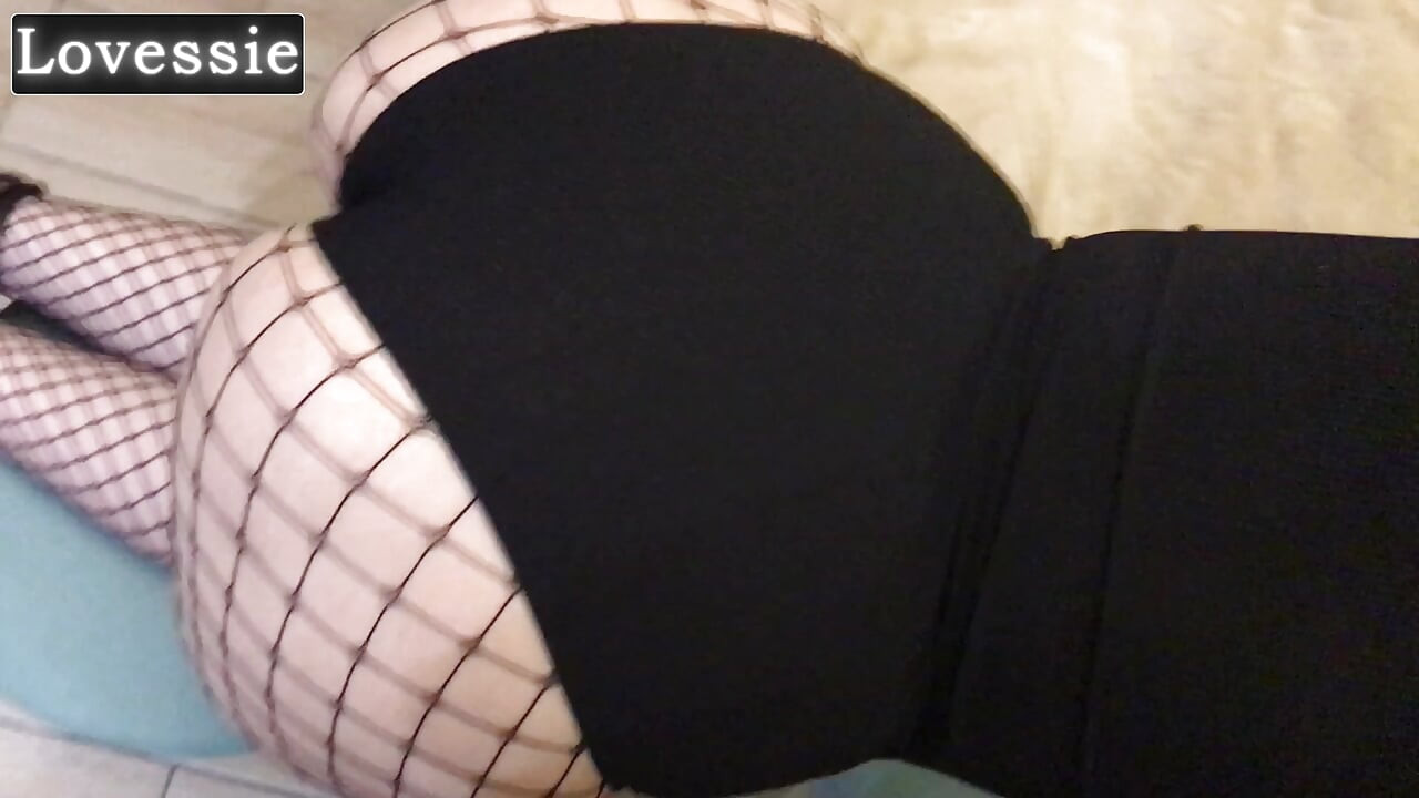 An obedient, hot MILF with a big butt serves her master and becomes a piece of human furniture - Lovessie