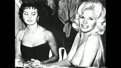 Sophia Loren explique en donnant à Jayne Mansfield un regard de côté