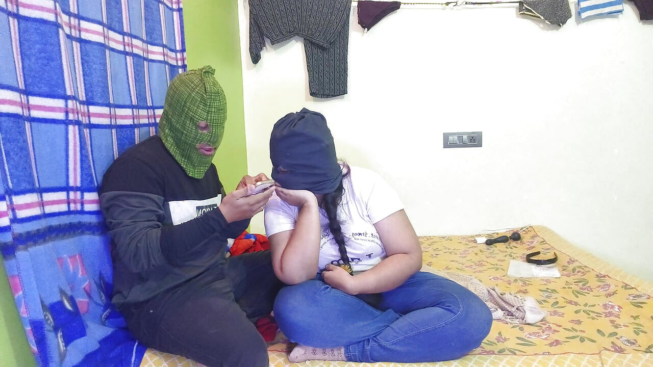 Sensual meia-irmã leva seu pau grande! Por favor, não goze dentro da buceta