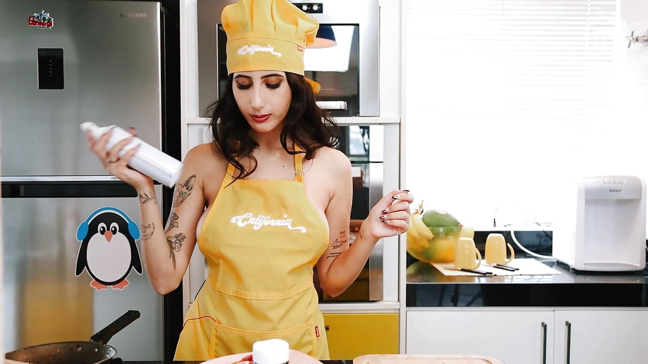 Cocina lesbiana latina caliente - Parte 2 - SFW