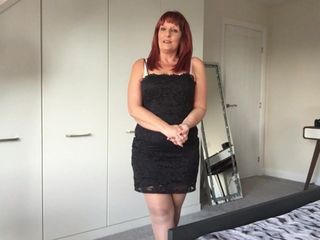 Mama vitregă sexy din Marea Britanie arată totul