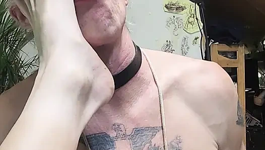 Goode Girl Kocasının Taşaklarını Ve Yarağını Bağlıyor Ve Onunla Ayak Eğlencesi Yapıyor