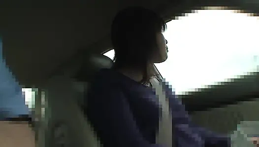 In college-uniform gekleidet, um seinen schwanz hart zu bekommen