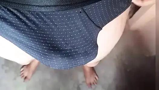 Yarak iç çamaşırının içinde duruyor.