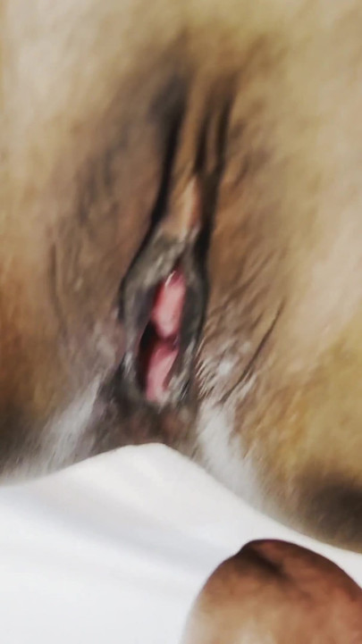Památný okamžik z "Vesnická indická holka sexy Rubina x přítelkyně mě přivedla do mého domu v noci a tvrdě mě ošukala v hindštině"
