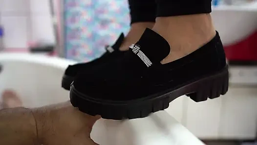 Menginjak tangan di bak mandi