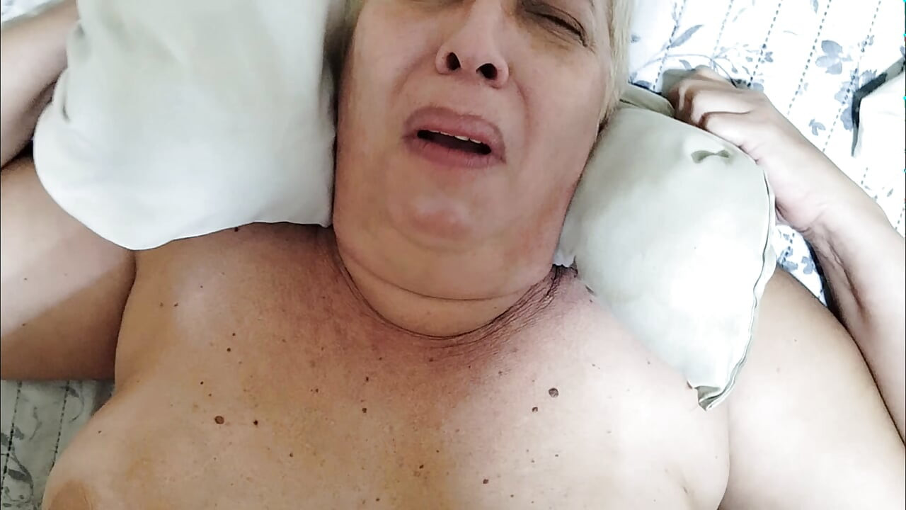 देखने का बिंदु परिपक्व जोड़ा लैटिना मेरी पत्नी मजा लेती है जब मैं उसे इस तरह चोदता हूं