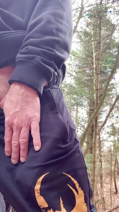 Quick Cum in forrest