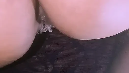 I fucked the expatriate's wife at her home.