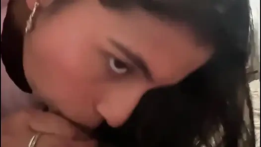 Wanita India Cantik Dengan Wajah Cantik Menghisap Dan Kemudian Disetubuhi Memiliki Pantat Besar Yang Mengesankan