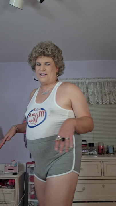 My big delicious booty needs to be touched and licked and my tiny limp clitoris needs a squeeze!