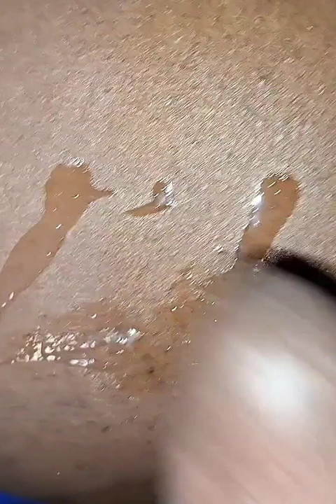 Elle adore baiser, baiser sans arrêt avec beaucoup de sperme dans le cul