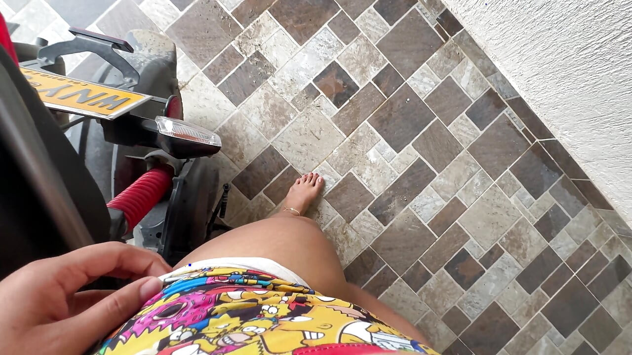 Ich bin total verrückt nach Masturbation vor meinen neuen Nachbarn