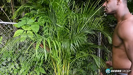 Wife and mom Zoraya Mora fucks her big-dicked gardener