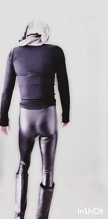 Crossdresser Webcam Dance in Wetlook-Leggings