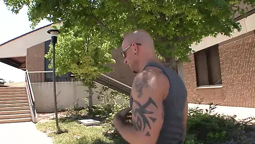 Cewek nakal ini lagi asik ngentot habis-habisan sampai lubangnya menganga lebar