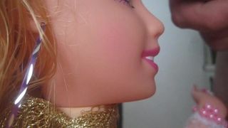 Кукла и камшот на лицо