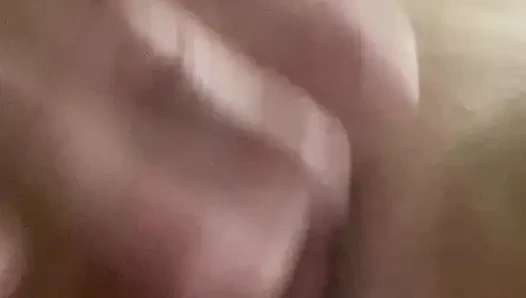 Heiße vivi fickt sich selbst