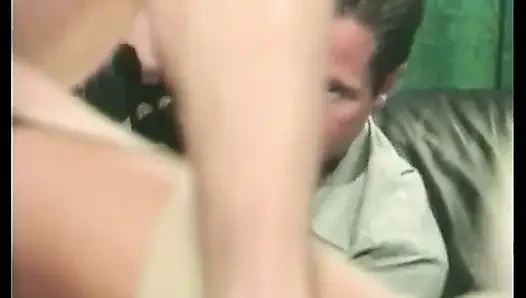 Cewek hot rambut cokelat dengan stoking seksi ini dientot di ruangan casting bokep pertamanya