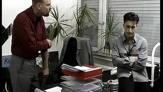 Cewek jerman rambut pendek ini dientot habis-habisan sampai dicrot di dalam