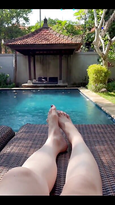 सुप्रभात। यहां एक विशेष रूप से पैर प्रशंसकों के लिए है