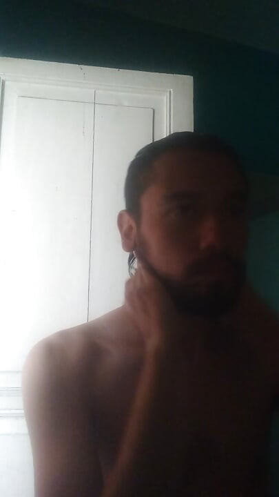 I record myself doing a skincare in the morning