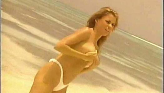 Sofia Vergara en bikini y topless para calendario en scandalplanet