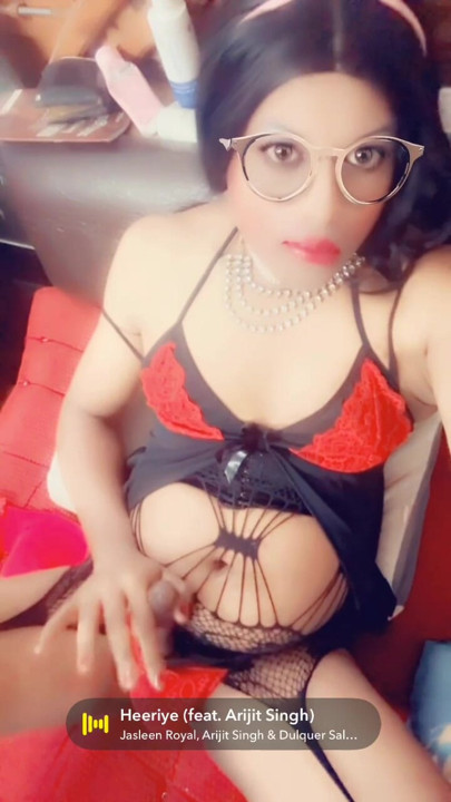 sissy girl verronika69 playing with her dick