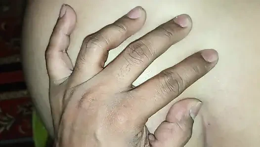 Моменты романтического объятья, любовь мужа и жены