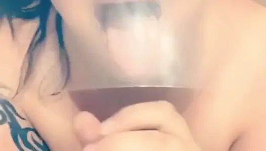 Nyepong kontol itu! Aku nggak bisa menghalangi topengku dengan covid ini! Aku pengen kontol itu