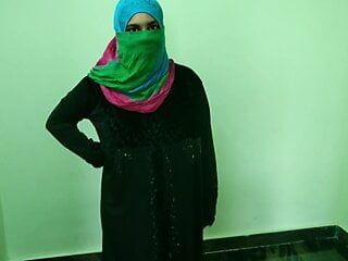 Menina hijab quer sexo de quatro com meio-irmão