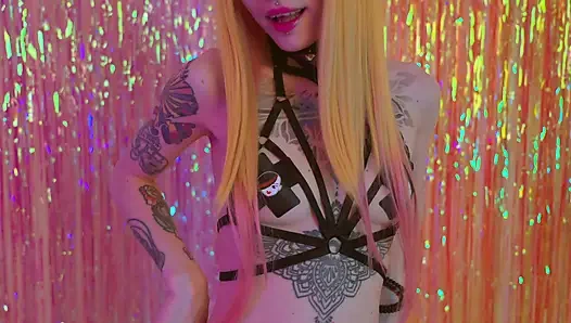 Das ist "mein ankleid-liebling" für dich, süße Karneli bandi