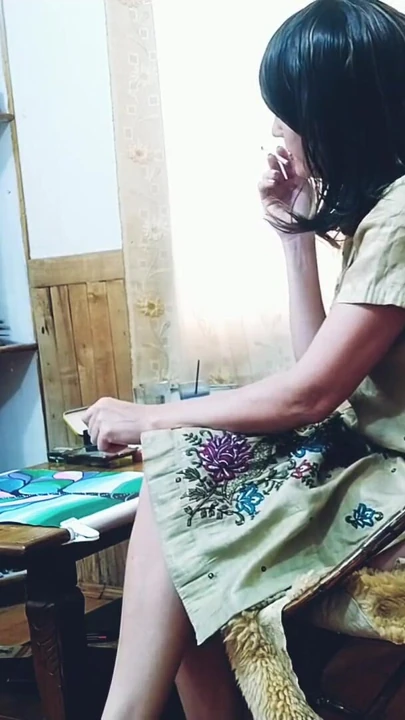 Smoking Hot MILF Showing Long Legs Expecting Tips. | Clip 2