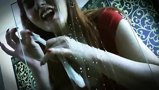 Кормлю свою сперму муженька-шлюшку в День Святого Валентина